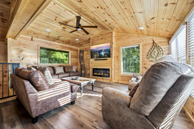 Lake House Cozy Couple Escape Close to Downtown - New Remodel!, , on Gatlinburg in Tennessee - Lakehouse Vacation Rental - Lake Home for rent on LakeHouseVacations.com