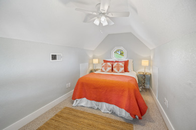 Lake House Cozy Coastal Cottage Is Extra Nice & 3 Minutes To Beaches! , , on Gulf of Mexico - Pensacola in Florida - Lakehouse Vacation Rental - Lake Home for rent on LakeHouseVacations.com