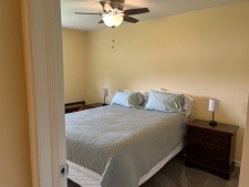 Lake House Charlie's Lakefront Cottage, 1 Queen bedroom, on Lake Shawnee in Pennsylvania - Lakehouse Vacation Rental - Lake Home for rent on LakeHouseVacations.com