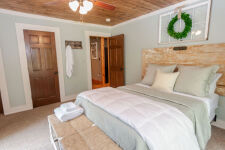Lake House The Shady Pine @ Barren River Lake, , on Barren River Lake in Kentucky - Lakehouse Vacation Rental - Lake Home for rent on LakeHouseVacations.com