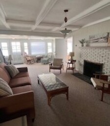 Lakehouse Vacation Rental - Lake Homes for rent on LakeHouseVacations.com, Lake property, Lake House Lake House Cozy Beach Cottage On Charming Lake, Living Room area, on Klinger Lake in Michigan - Lakehouse Vacation Rental - Lake Home for rent on LakeHouseVacations.com