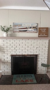 Lakehouse Vacation Rental - Lake Homes for rent on LakeHouseVacations.com, Lake property, Lake House Lake House Cozy Beach Cottage On Charming Lake, Living room , on Klinger Lake in Michigan - Lakehouse Vacation Rental - Lake Home for rent on LakeHouseVacations.com
