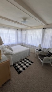 Lakehouse Vacation Rental - Lake Homes for rent on LakeHouseVacations.com, Lake property, Lake House Lake House Cozy Beach Cottage On Charming Lake, Downstairs front lakeside bedroom., on Klinger Lake in Michigan - Lakehouse Vacation Rental - Lake Home for rent on LakeHouseVacations.com