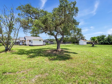 Lake House 2 bed 1 bath, huge yard, screened porch with ceiling fans, near the boat ramp, , on  in Texas - Lakehouse Vacation Rental - Lake Home for rent on LakeHouseVacations.com