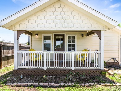 Lake House 2 bed 1 bath, huge yard, screened porch with ceiling fans, near the boat ramp, , on  in Texas - Lakehouse Vacation Rental - Lake Home for rent on LakeHouseVacations.com