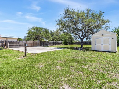 Lake House 2 bed 1 bath, huge yard, screened porch with ceiling fans, near the boat ramp, , on  in Texas - Lakehouse Vacation Rental - Lake Home for rent on LakeHouseVacations.com