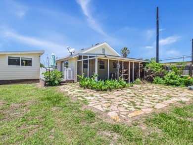Lake House 2 bed 1 bath, huge yard, screened porch with ceiling fans, near the boat ramp, , on  in Texas - Lakehouse Vacation Rental - Lake Home for rent on LakeHouseVacations.com