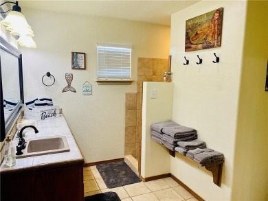 Lake House Boat Parking, Huge yard, 3 bedrooms, 2 baths, Close to Fishing and the Beach, , on  in Texas - Lakehouse Vacation Rental - Lake Home for rent on LakeHouseVacations.com