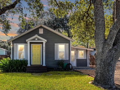 Lake House Charming Coastal Home nestled in downtown Rockport. Super close to the water!, , on  in Texas - Lakehouse Vacation Rental - Lake Home for rent on LakeHouseVacations.com