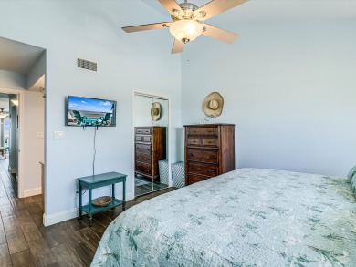 Lake House Waterfront, boat launch, swimming pool, lighted fishing pier & boat parking. , , on  in Texas - Lakehouse Vacation Rental - Lake Home for rent on LakeHouseVacations.com