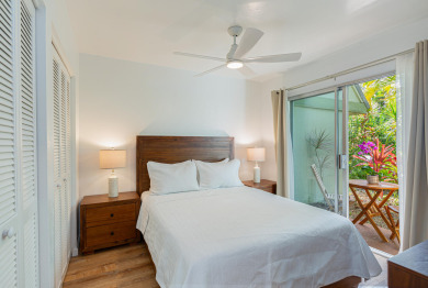 Lake House Nicely Updated Home Close to Beach, Charming Personal Touches, Great Location, , on  in Hawaii - Lakehouse Vacation Rental - Lake Home for rent on LakeHouseVacations.com