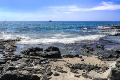 Lake House Kona Reef B-15 Direct Beachfront, PoolHot Tub, Air Conditioning, Elevators, , on  in Hawaii - Lakehouse Vacation Rental - Lake Home for rent on LakeHouseVacations.com