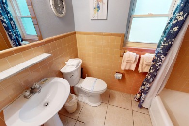Lake House Updated 2nd Floor Unit by Pool - Only Steps to the Beach - Free WFii, , on  in Florida - Lakehouse Vacation Rental - Lake Home for rent on LakeHouseVacations.com
