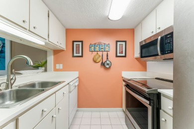 Lake House Snazzy beachfront townhouse! Steps to the beach! , , on  in Florida - Lakehouse Vacation Rental - Lake Home for rent on LakeHouseVacations.com