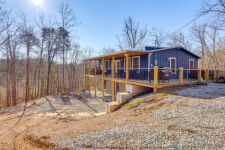 Lakehouse Vacation Rental - Lake Homes for rent on LakeHouseVacations.com, Lake property, Lake House Lake House Lakefront 4+ Br Private Dock Firepit, Blue Haven, on Norris Lake in Tennessee - Lakehouse Vacation Rental - Lake Home for rent on LakeHouseVacations.com