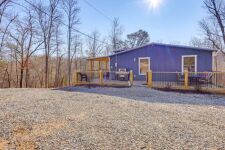 Lakehouse Vacation Rental - Lake Homes for rent on LakeHouseVacations.com, Lake property, Lake House Lake House Lakefront 4+ Br Private Dock Firepit, Driveway with parking for 4 cars, on Norris Lake in Tennessee - Lakehouse Vacation Rental - Lake Home for rent on LakeHouseVacations.com