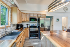  Ad# 27098 lake house for rent on LakeHouseVacations.com, lakehouse, lake home rental, lakehome for rent, vacation, holiday, lodging, lake