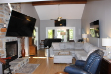 Lakehouse Vacation Rental - Lake Homes for rent on LakeHouseVacations.com, Lake property, Lake House Lake House Oak Rest At Water's Edge, , on Kerr Lake / Buggs Island in Virginia - Lakehouse Vacation Rental - Lake Home for rent on LakeHouseVacations.com