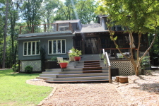 Lakehouse Vacation Rental - Lake Homes for rent on LakeHouseVacations.com, Lake property, Lake House Lake House Oak Rest At Water's Edge, , on Kerr Lake / Buggs Island in Virginia - Lakehouse Vacation Rental - Lake Home for rent on LakeHouseVacations.com
