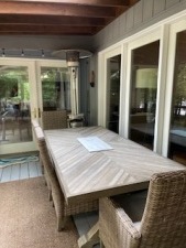 Lakehouse Vacation Rental - Lake Homes for rent on LakeHouseVacations.com, Lake property, Lake House Lake House Oak Rest At Water's Edge, Screened in Porch off of Kitchen/Dining Area., on Kerr Lake / Buggs Island in Virginia - Lakehouse Vacation Rental - Lake Home for rent on LakeHouseVacations.com