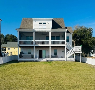 Lake House Heaven's Waterfront Retreat Located in Sneads Ferry , , on  in North Carolina - Lakehouse Vacation Rental - Lake Home for rent on LakeHouseVacations.com