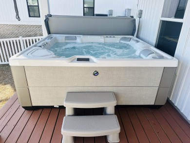 Lake House Heaven's Waterfront Retreat Located in Sneads Ferry , , on  in North Carolina - Lakehouse Vacation Rental - Lake Home for rent on LakeHouseVacations.com