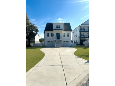 Lake House Heaven's Waterfront Retreat Located in Sneads Ferry , , on  in North Carolina - Lakehouse Vacation Rental - Lake Home for rent on LakeHouseVacations.com