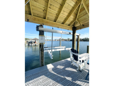 Lake House Heaven's Waterfront Retreat Located in Sneads Ferry , , on  in North Carolina - Lakehouse Vacation Rental - Lake Home for rent on LakeHouseVacations.com