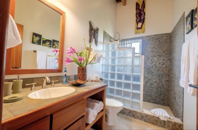 Lake House Colorful design and plenty of amenities, 3 bedrooms 3 baths, , on  in Belize District - Lakehouse Vacation Rental - Lake Home for rent on LakeHouseVacations.com