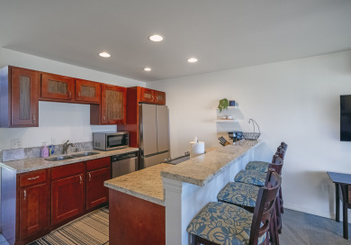 Lake House Beachfront with air conditioning, walk to everything, BEST location!, , on  in Hawaii - Lakehouse Vacation Rental - Lake Home for rent on LakeHouseVacations.com