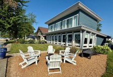 Lakehouse Vacation Rental - Lake Homes for rent on LakeHouseVacations.com, Lake property, Lake House Lake House Wawasee Lakefront Rental - Private Cottage - 60' Of Frontage, , on Lake Wawasee in Indiana - Lakehouse Vacation Rental - Lake Home for rent on LakeHouseVacations.com