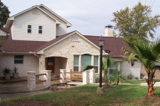 Lakehouse Vacation Rental - Lake Homes for rent on LakeHouseVacations.com, Lake property, Lake House Lake House Rocking L Ranch House On Waterfront, 2 Story Brick & Stone House. Parks up to 6 cars., on Cedar Creek Lake in Texas - Lakehouse Vacation Rental - Lake Home for rent on LakeHouseVacations.com