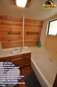 Lakehouse Vacation Rental - Lake Homes for rent on LakeHouseVacations.com, Lake property, Lake House Lake House Super Awesome Location! Dock Canoe Paddleboat Dog Wifi 10ppl Near Yosemite, , on Pine Mountain Lake in California - Lakehouse Vacation Rental - Lake Home for rent on LakeHouseVacations.com