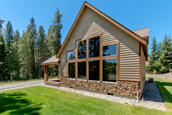 Lake House Pet Friendly Chalet in Roslyn Ridge! Summer Pool Fire Pit WiFi, , on Lake Cle Elum in Washington - Lakehouse Vacation Rental - Lake Home for rent on LakeHouseVacations.com