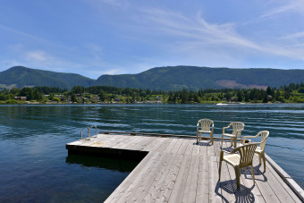 Lake House 4 Bedroom Home with Private Dock and Hot tub, , on Cowichan Lake in British Columbia - Lakehouse Vacation Rental - Lake Home for rent on LakeHouseVacations.com