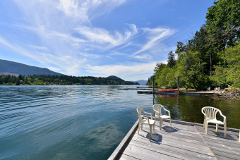 Lake House 4 Bedroom Home with Private Dock and Hot tub, , on Cowichan Lake in British Columbia - Lakehouse Vacation Rental - Lake Home for rent on LakeHouseVacations.com