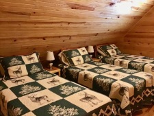 Lakehouse Vacation Rental - Lake Homes for rent on LakeHouseVacations.com, Lake property, Lake House Lake House Southern Cedar Log Cabin New 2015, upstairs bedroom twins, on Lake Barkley in Kentucky - Lakehouse Vacation Rental - Lake Home for rent on LakeHouseVacations.com
