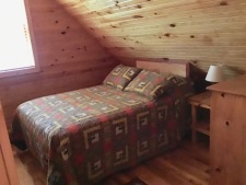Lakehouse Vacation Rental - Lake Homes for rent on LakeHouseVacations.com, Lake property, Lake House Lake House Southern Cedar Log Cabin New 2015, upstairs bedroom full, on Lake Barkley in Kentucky - Lakehouse Vacation Rental - Lake Home for rent on LakeHouseVacations.com
