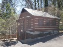 Romantic Log Cabin Close to Downtown Gatlinburg Parkway and National Park, on West Prong Little Pigeon River - Gatlinburg, Lake Home rental in Tennessee